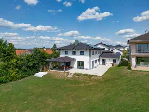 Erleben Sie die Sonne und das Licht in Ihrem neuen Zuhause. Genießen Sie die Freiheit und das Wohlfühlen im eigenen Garten.