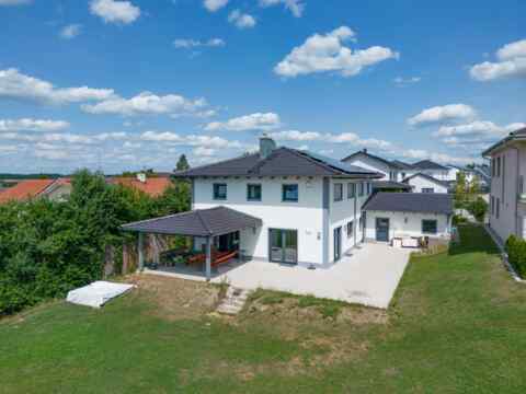 Erleben Sie die Sonne und das Licht in Ihrem neuen Zuhause. Genießen Sie die Freiheit und das Wohlfühlen im eigenen Garten.