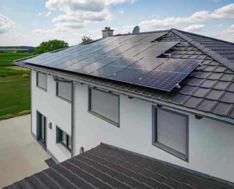 Erleben Sie die Freiheit der Sonnenenergie! Genießen Sie das warme Licht der Sonne und das Wohlfühlgefühl eines nachhaltigen Zuhauses.