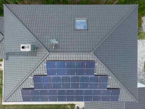 Erleben Sie die Kraft der Sonne – Licht, Freiheit und Wohlfühlen mit Ihrer eigenen Photovoltaikanlage auf dem Dach.