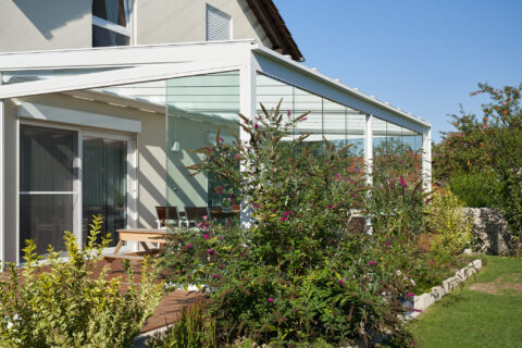 Professionell gefertigte Erweiterte Terrassenueberdachung Glas Alu mit zeitlosem Design