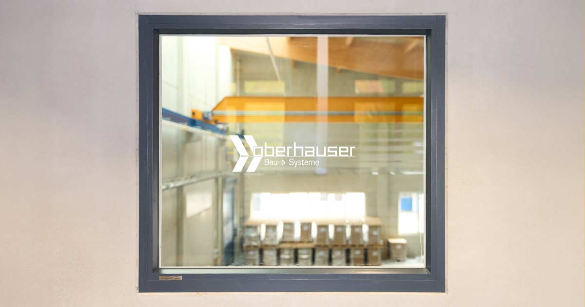 Professionell installierte Holz Brandschutzfenster Schott