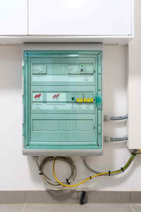 Photovoltaik-Steuerungseinheit mit RCT Power Komponenten im Eigenheim.