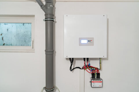 RCT Hybridwechselrichter – laut Stromspeicherinspektion der HTW Berlin einer der effizientesten Wechselrichter für Photovoltaiksysteme.